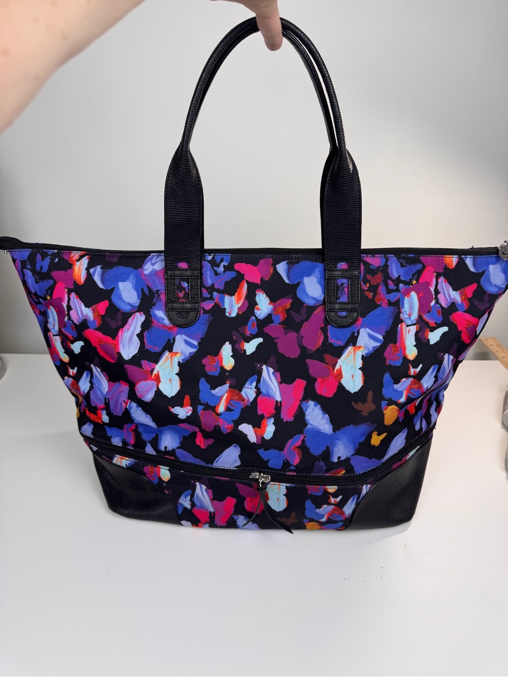 Stella & Dot Black Weekender Tote Floral Print Retired Colorway